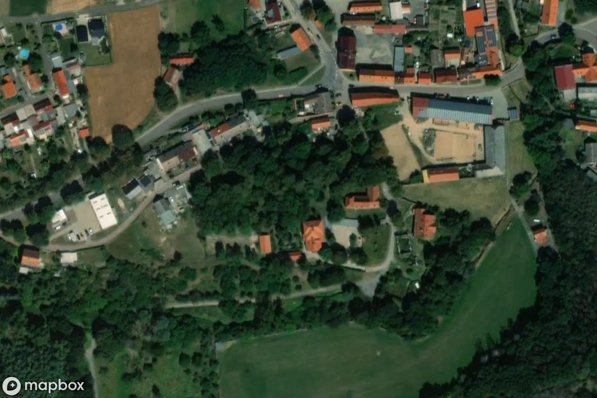 Satelitarny widok z lotu ptaka Friedhof, opuszczone Cmentarz w Helmsdorf, Niemcy