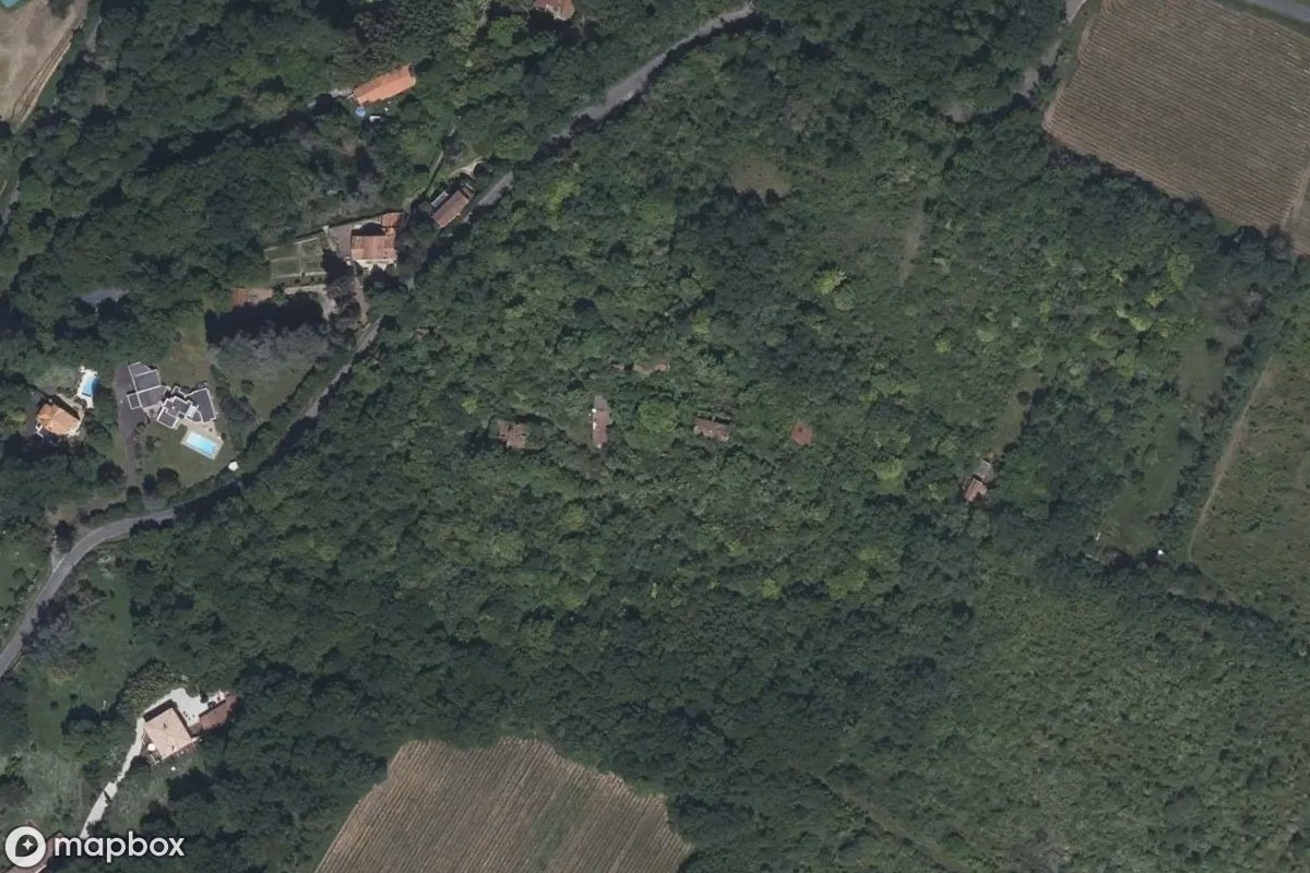 Aerial satellite view of Ballade Extreme, an abandoned Amusement Park in Cénac, France