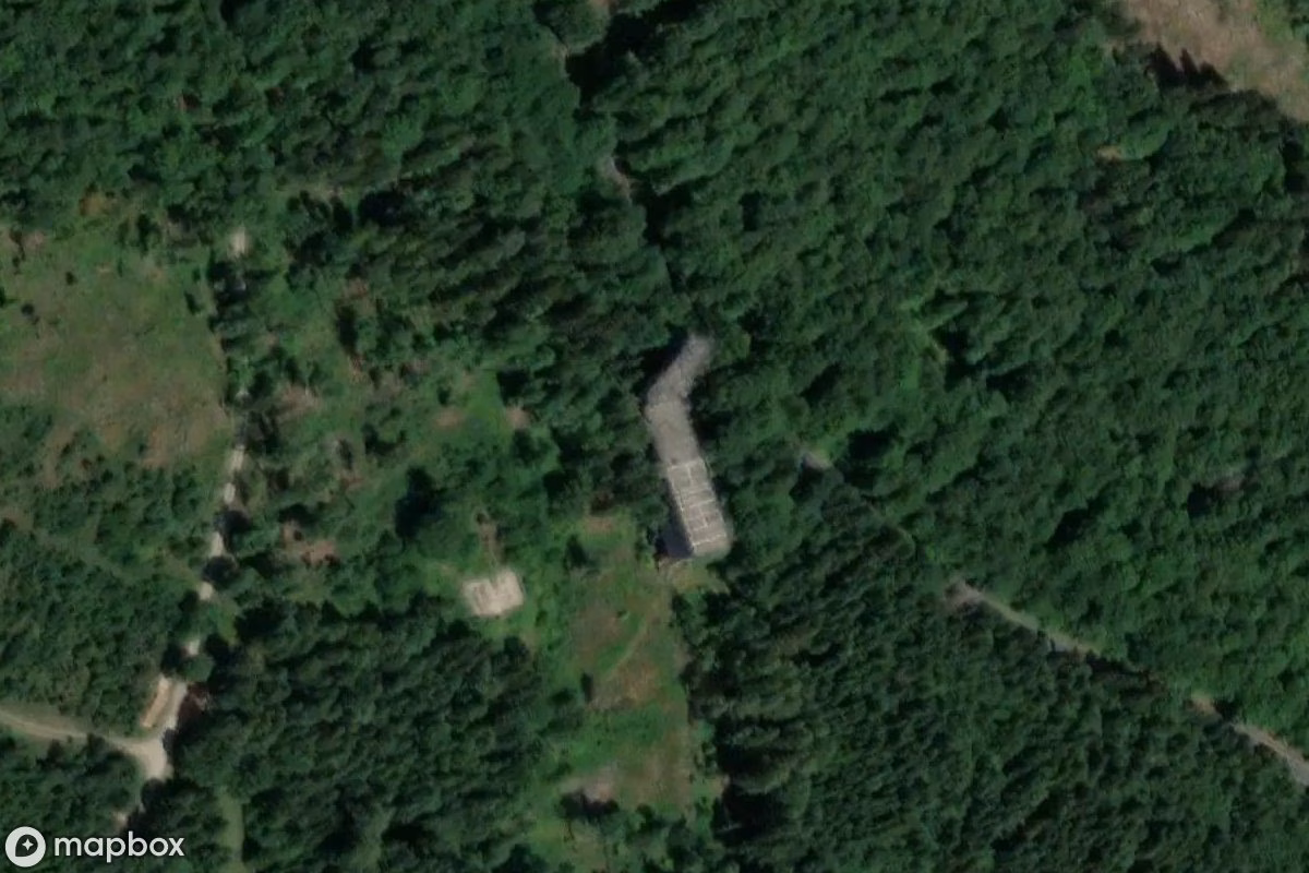 Satelitní letecký pohled na Kohlehochbunker, opuštěné Bunkr v Hessisch Lichtenau, Německo