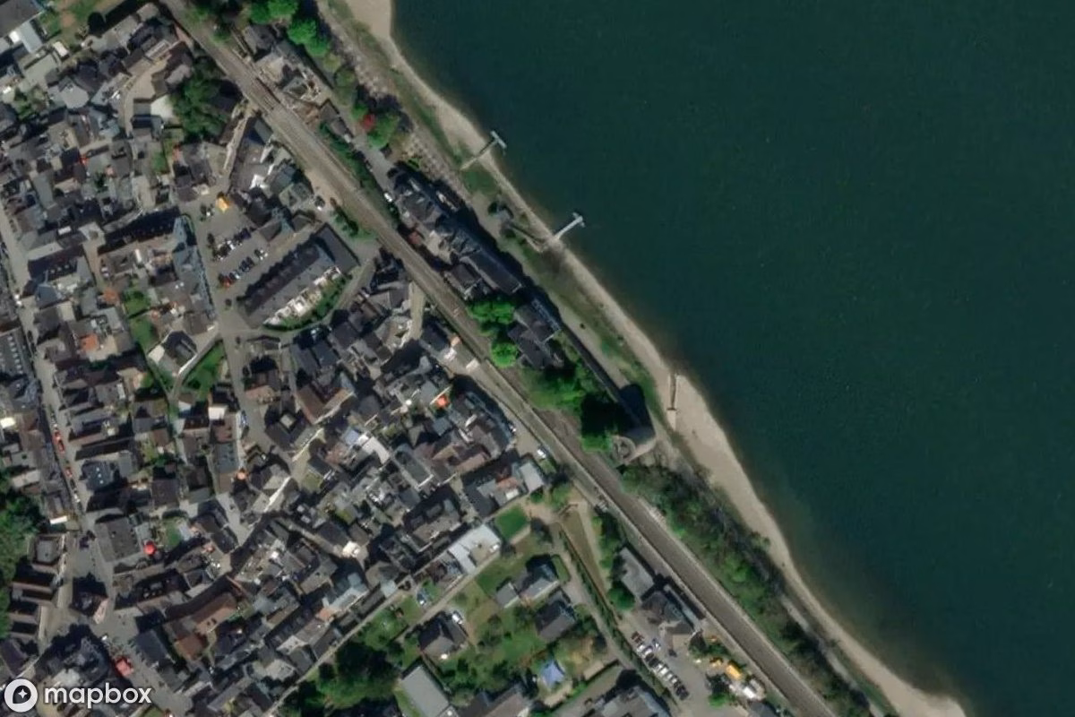 Vista aérea por satélite de Hotel, un Hotel abandonado en Rhens, Alemania