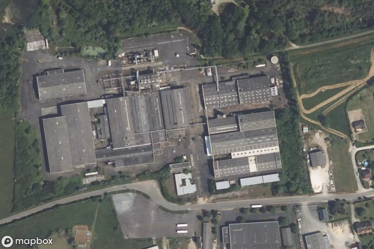 Vista aérea por satélite de Fabrik Azilor, un Fábrica abandonado en Ouzouer-sur-Trézée, Francia