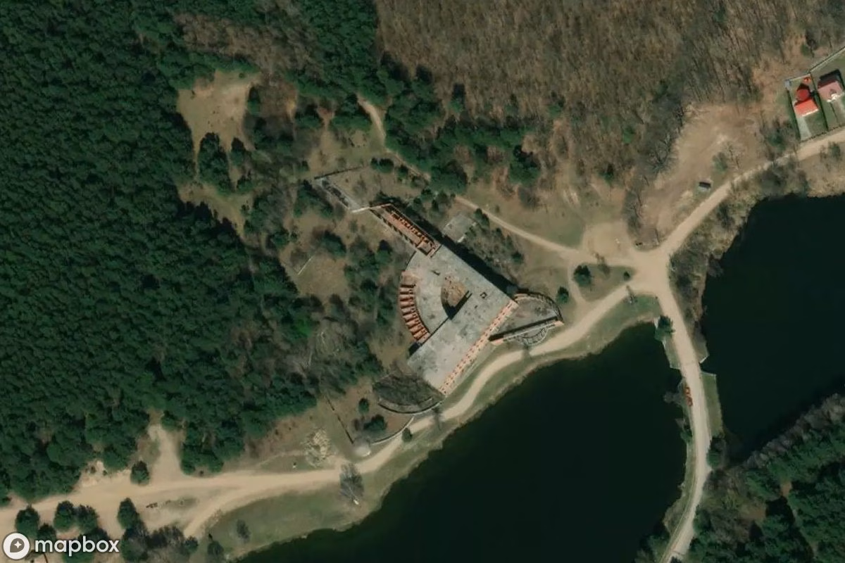 Aerial satellite view of Hôtel Marwil, an abandoned Hotel in Siemiatycze, Poland