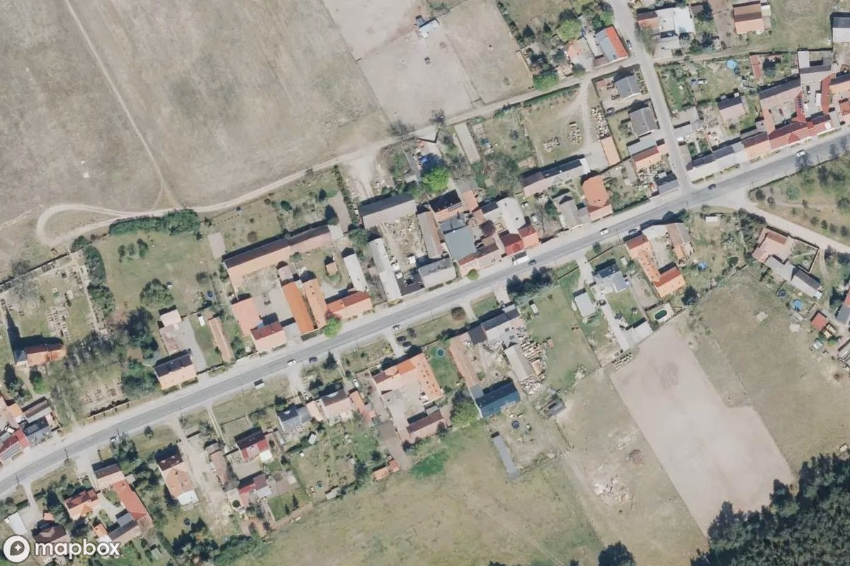 Satellittbilde fra luften av Gutshof, et forlatt Bolighus i Brück, Tyskland