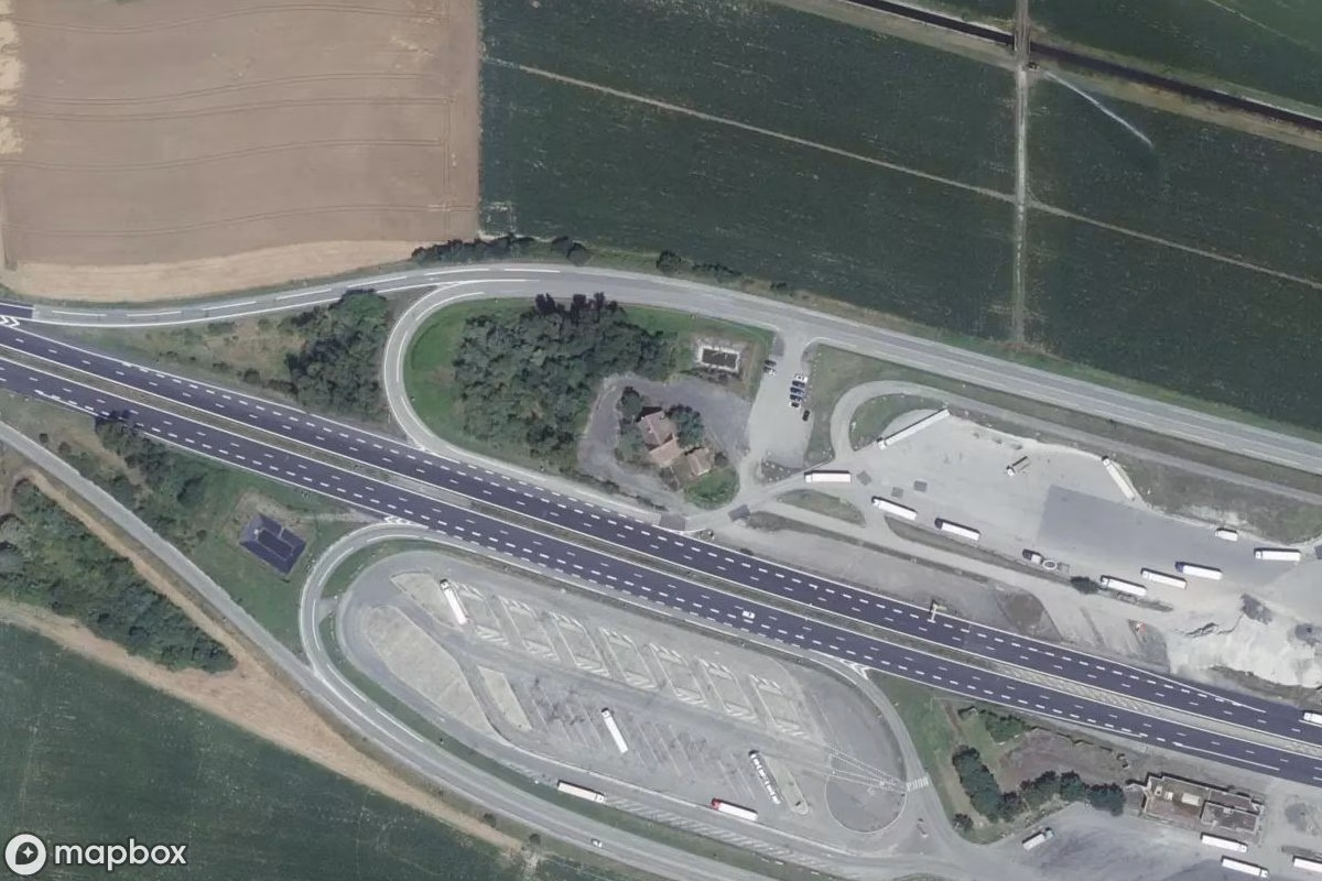 Műholdas légi felvétel Raststätte helyszínről, egy elhagyatott  itt: Ottmarsheim, Franciaország