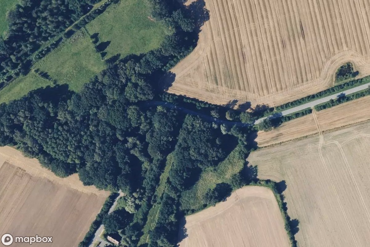 Satellitbillede set fra luften af Bahnhof, et forladt Togstation i Großhansdorf, Tyskland