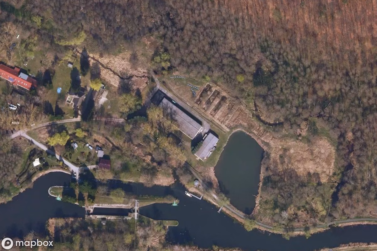 Satelitarny widok z lotu ptaka Fischzucht, opuszczone Gospodarstwo w Eberswalde, Niemcy