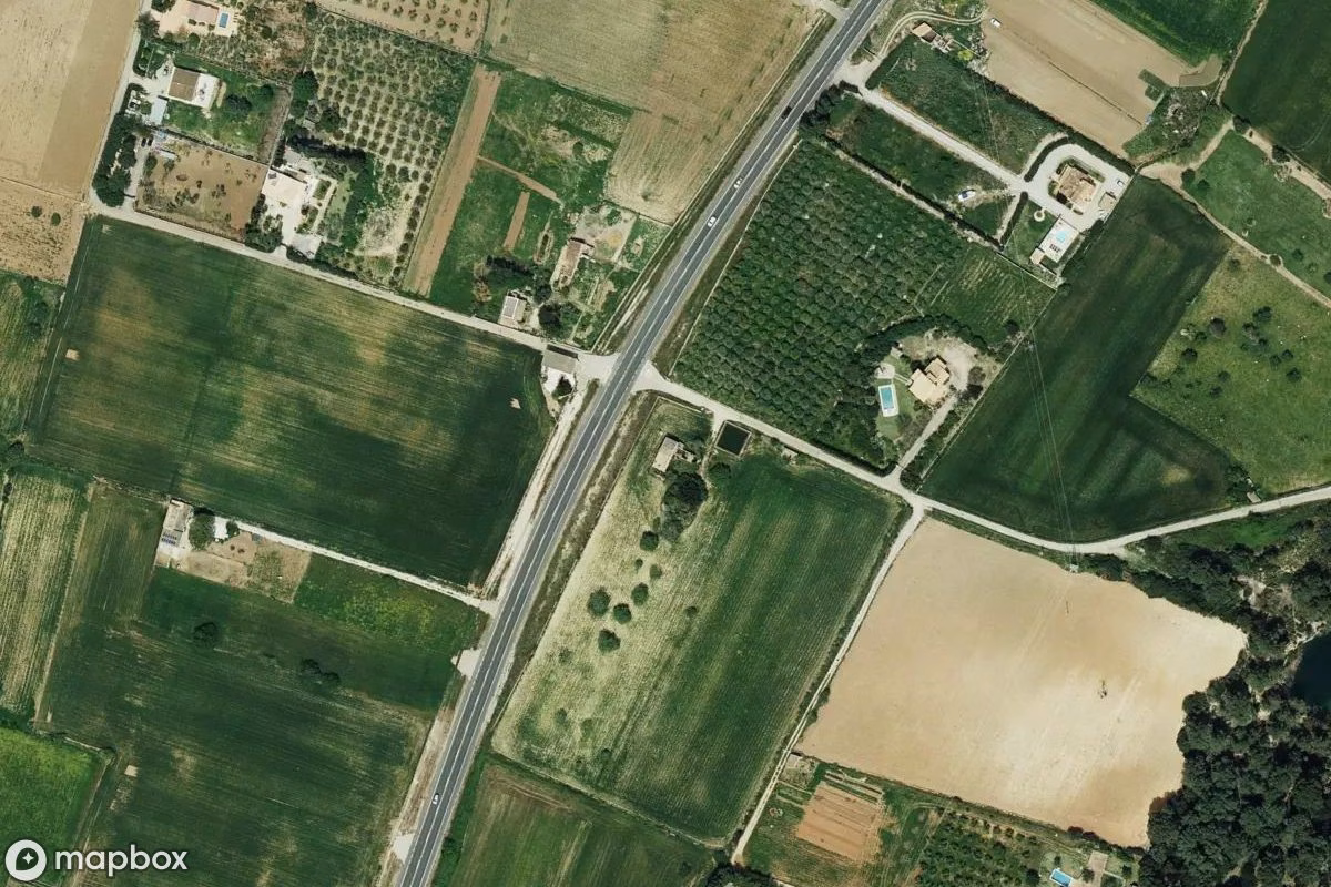 Satellitenansicht von Finca, eine verlassene  in Alcúdia, Spanien