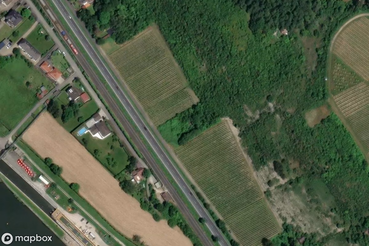 Satellitenansicht von Gartenhaus, eine verlassene  in Thüngersheim, Deutschland