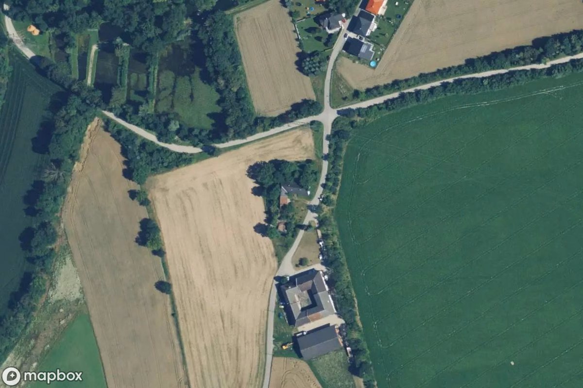 Satellittbilde fra luften av Haus, et forlatt  i Marchtrenk, Østerrike