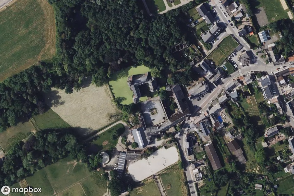 Satellitbillede set fra luften af Château H, et forladt Slot i Hermalle-sous-Huy, Belgien