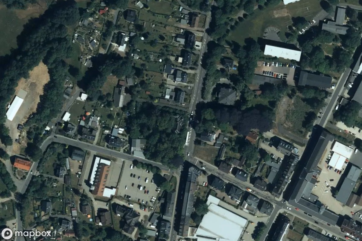 Satelitní letecký pohled na Villa, opuštěné Obytný dům v Brand-Erbisdorf, Německo