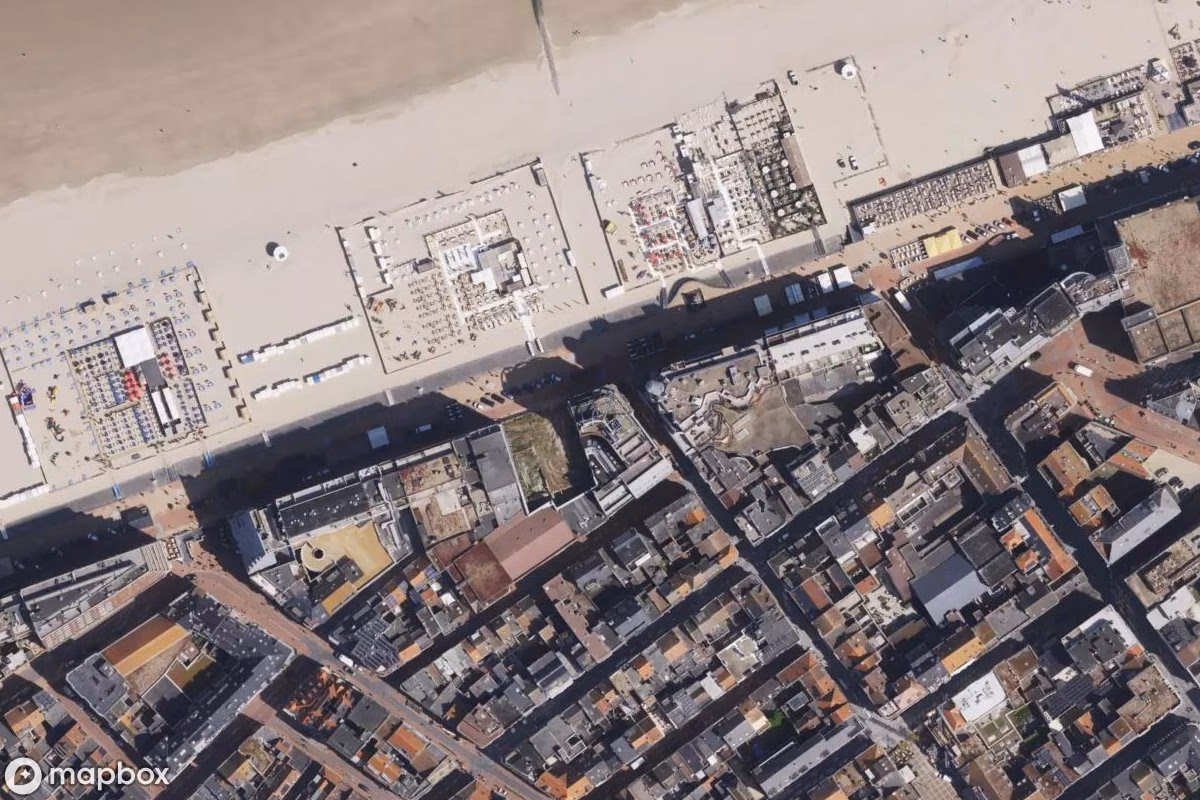 Satellitbillede set fra luften af Hotel, et forladt Hotel i Blankenberge, Belgien