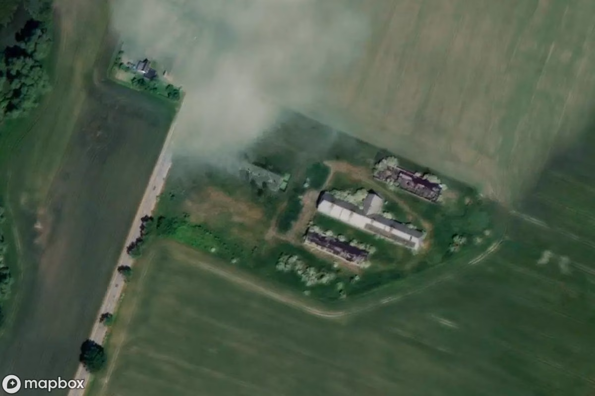 Satellitbillede set fra luften af Stallungen, et forladt Bondegård i Lütow, Tyskland