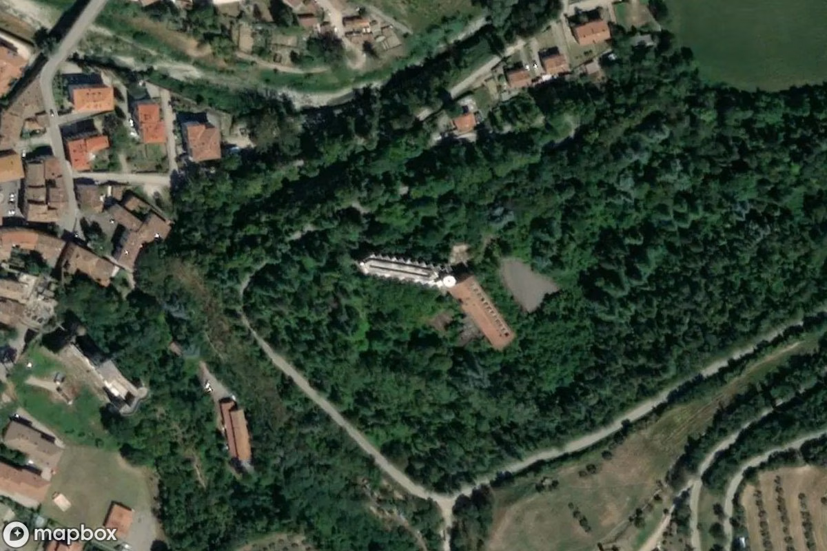 Satelitní letecký pohled na Lost Place, opuštěné  v Dovadola, Itálie