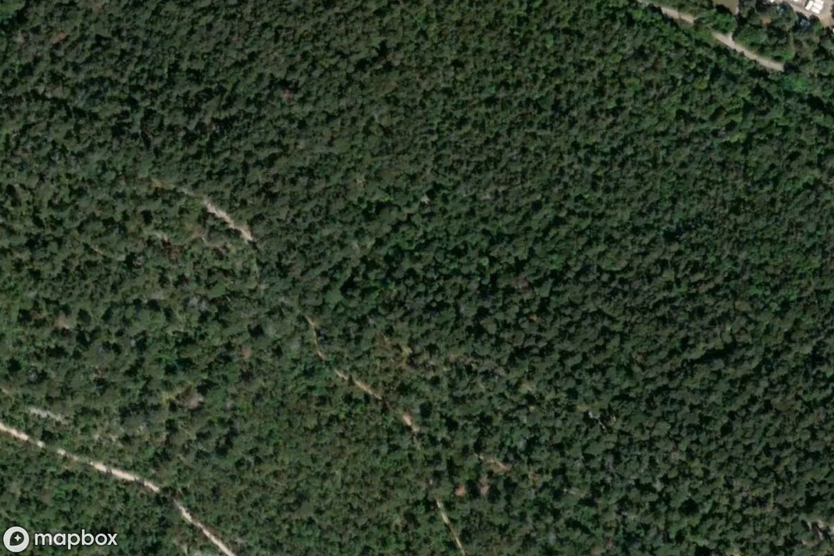 Satelitarny widok z lotu ptaka Höhle der Galleria Alice, opuszczone Jaskinia w Trieste, Włochy