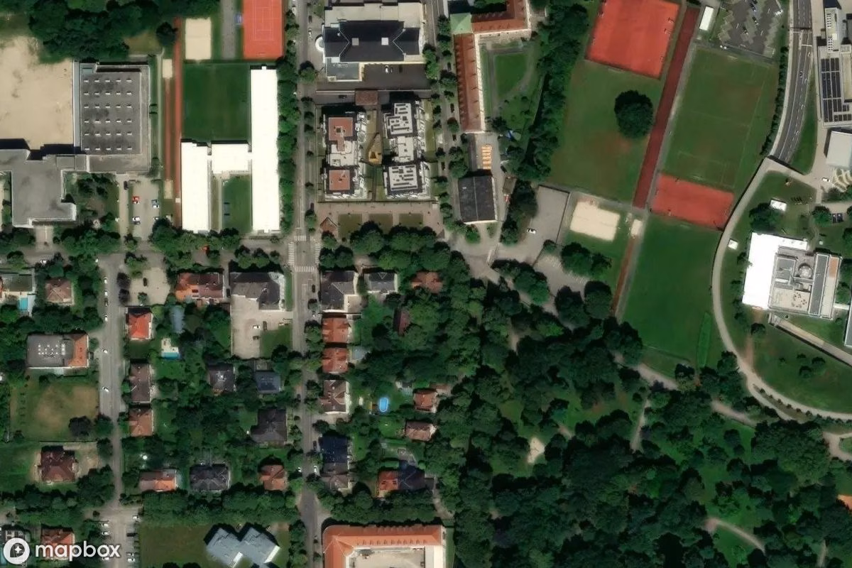 Satellitbild från luften av Haus, en övergiven  i Sankt Pölten, Österrike