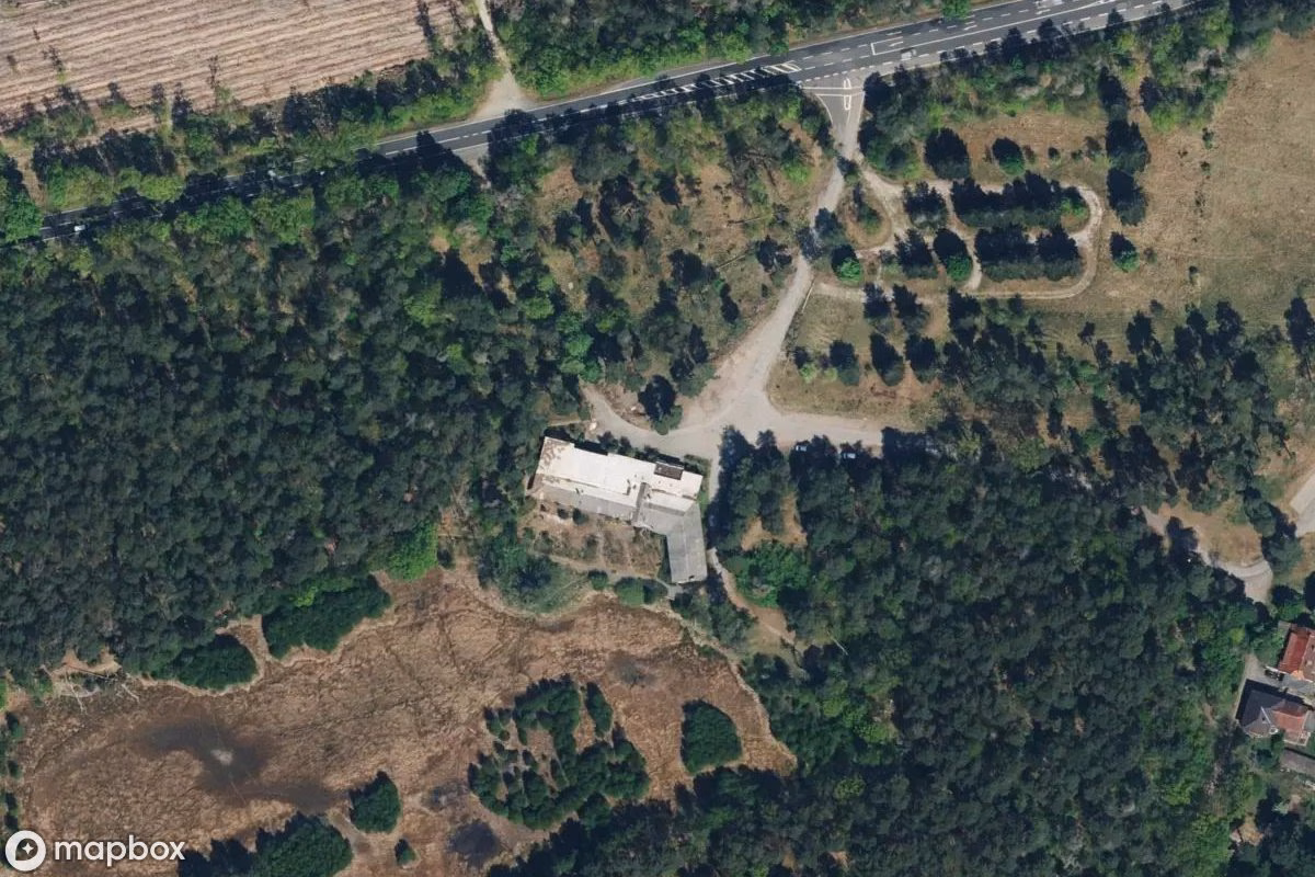 Satellittbilde fra luften av Café, et forlatt Restaurant i Gifhorn, Tyskland