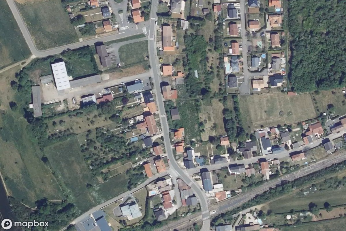 Vista aérea por satélite de Maison Batilly, un Residencia abandonado en Batilly, Francia