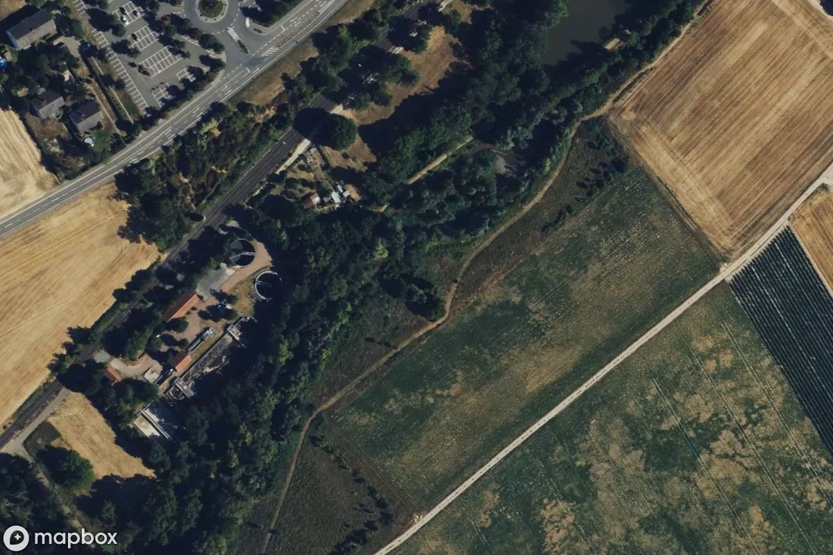 Satellitbillede set fra luften af Haus, et forladt  i Obrigheim (Pfalz), Tyskland