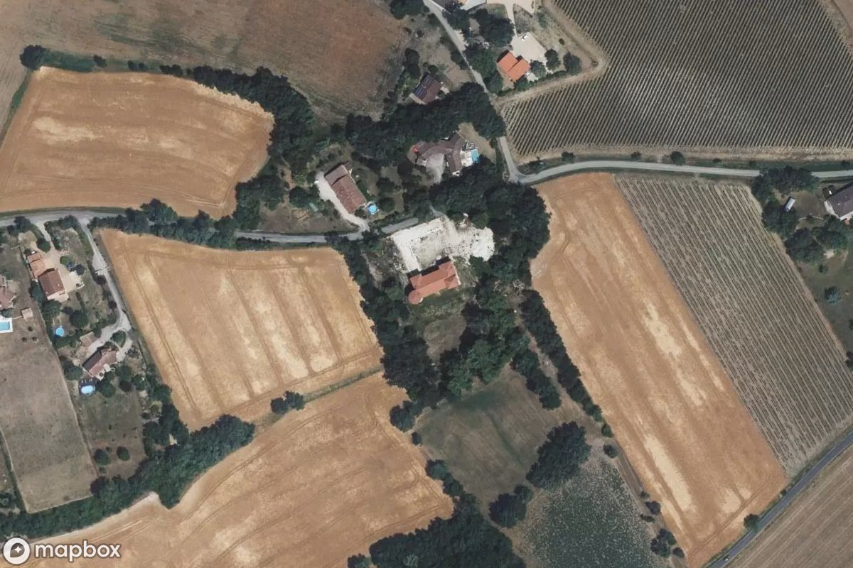 Vue aérienne satellite de Lost Place, un  abandonné à Senouillac, France
