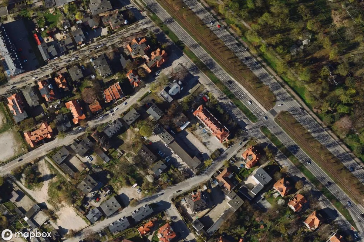 Satellitbillede set fra luften af Immeuble Maloutka, et forladt Beboelseshus i Gdańsk, Polen