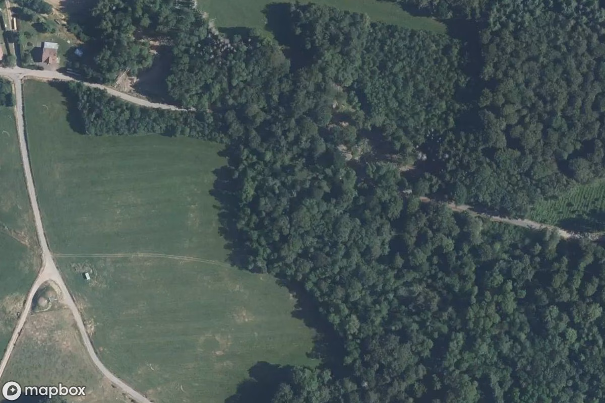 Satellitbillede set fra luften af Lost Place, et forladt  i Uriménil, Frankrig