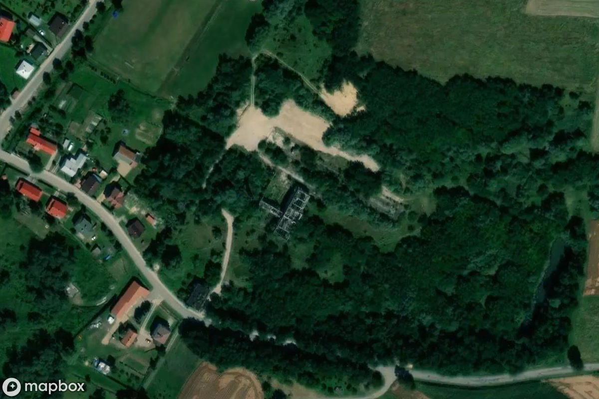 Vue aérienne satellite de Ziegelei, un Usine abandonné à Orzechowce, Pologne