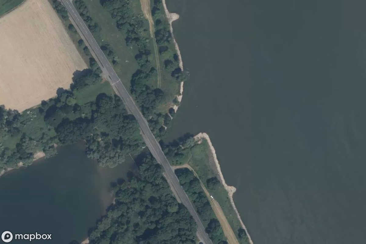 Satellitbild från luften av Geisterschiff, en övergiven  i Neuss, Tyskland