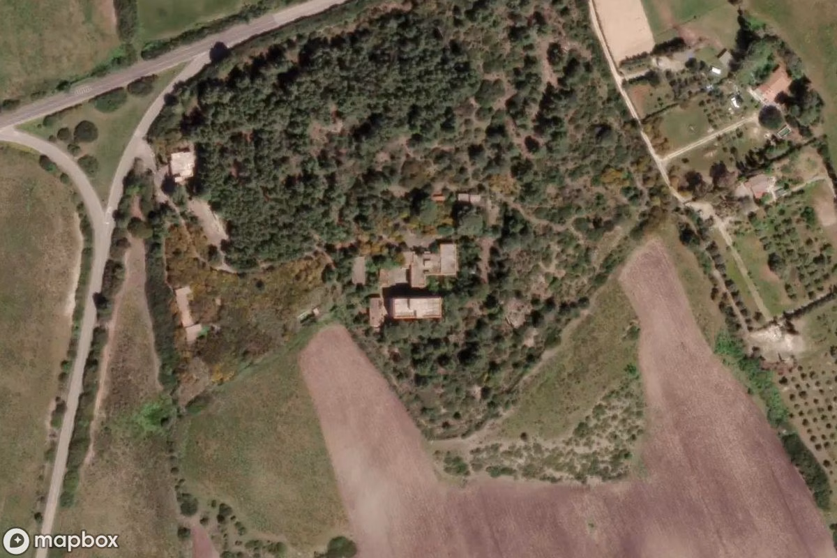 Vista aérea por satélite de Militärisches Radiozentrum, un Instalación militar abandonado en Sassari, Italia