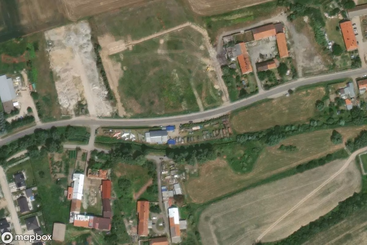Vista aérea por satélite de Waffenmuseum Świdnica, un Museo abandonado en Witoszów Dolny, Polonia