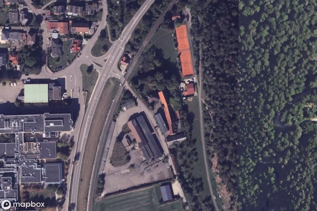 Satellittbilde fra luften av Fabrik, et forlatt Fabrikk i Blaubeuren, Tyskland