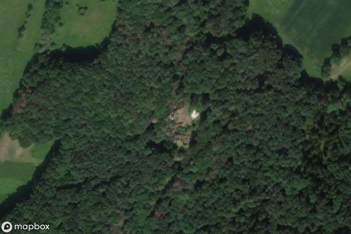 Satellietbeeld vanuit de lucht van Kinderheim, een verlaten Ziekenhuis in Fischbachtal, Duitsland