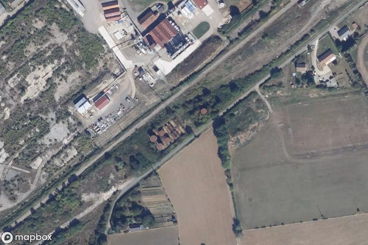 Satellitbillede set fra luften af Fabrik Nolay, et forladt Fabrik i Prémery, Frankrig