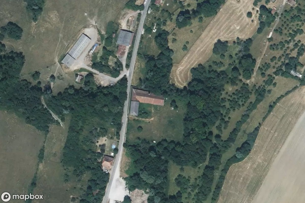 Vista aérea por satélite de Hof, un Granja abandonado en Mélecey, Francia