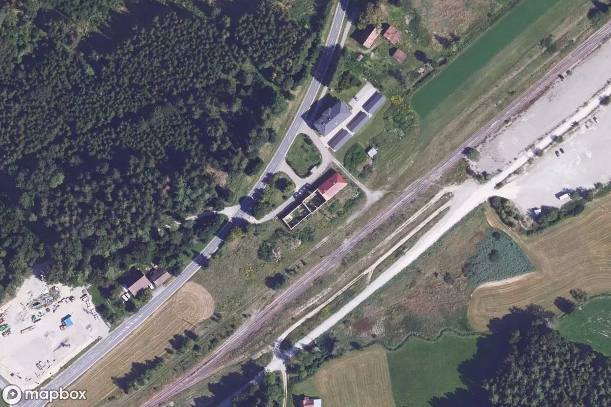 Satellitbild från luften av Bahnhof, en övergiven Järnvägsstation i Zoznegg, Tyskland