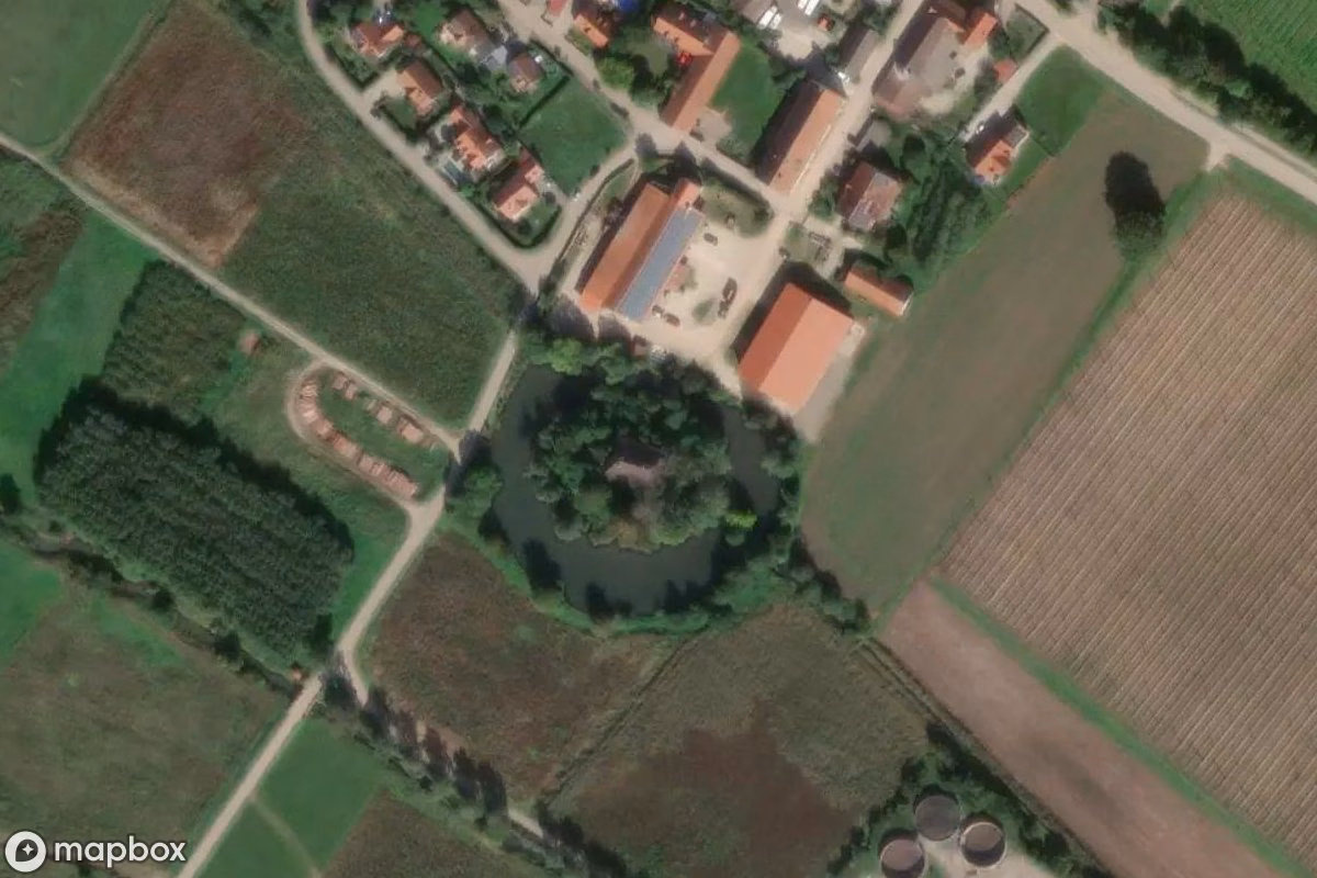 Satellitbillede set fra luften af Wasserschloss, et forladt Slot i Wolnzach, Tyskland