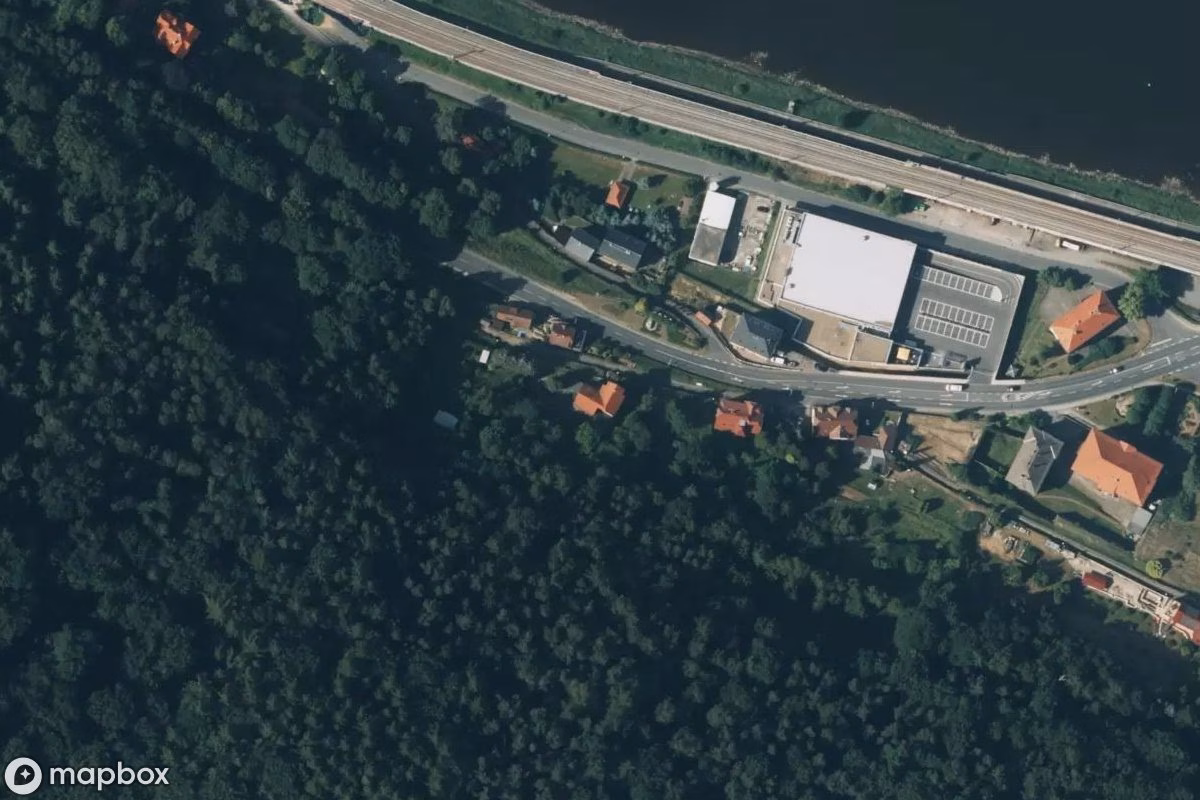 Satellitbild från luften av Wohnhaus, en övergiven Bostadshus i Königstein, Tyskland