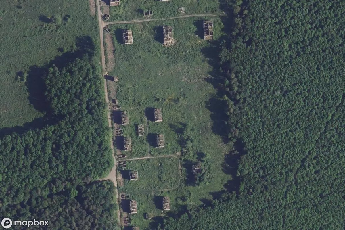 Satellitbillede set fra luften af Lager Ban Sankt Johann, et forladt Militært anlæg i Niedervisse, Frankrig