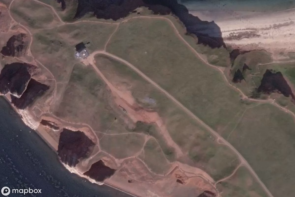 Satellitenansicht von Atlantikwall, eine verlassene Militär in Helgoland, Deutschland
