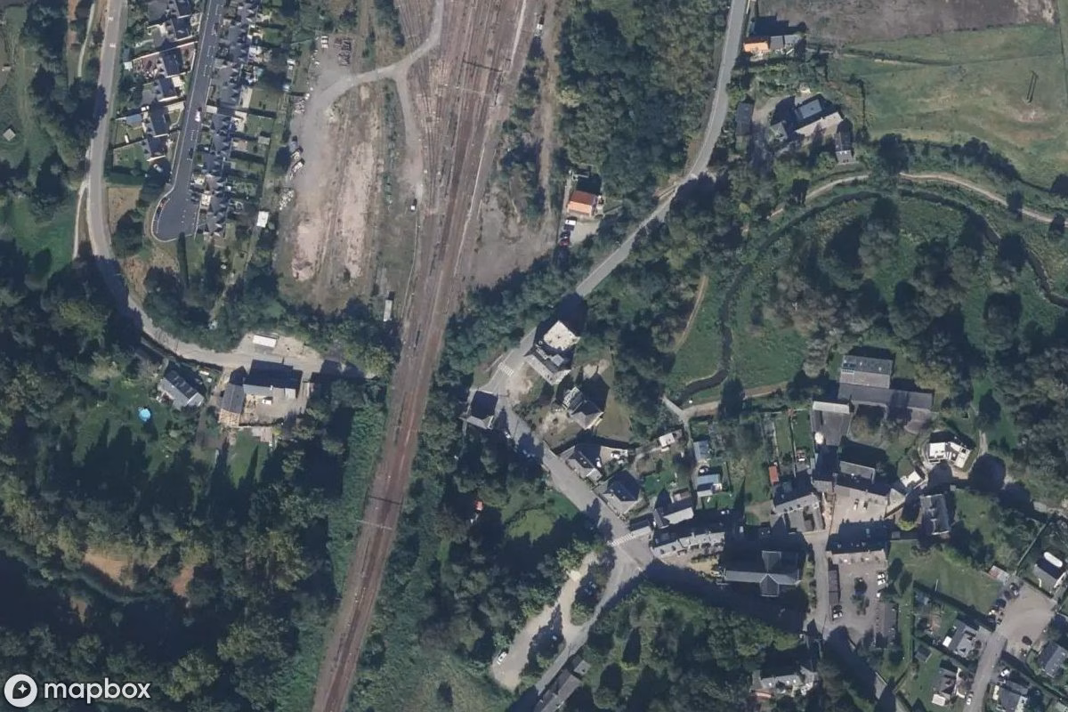 Vista aérea por satélite de Fabrik des Mörder-Schiebers, un Fábrica abandonado en Dol-de-Bretagne, Francia