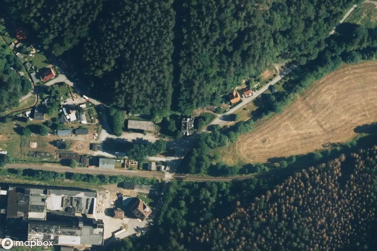 Satellittbilde fra luften av Hotel, et forlatt Hotell i Hohnstein, Tyskland