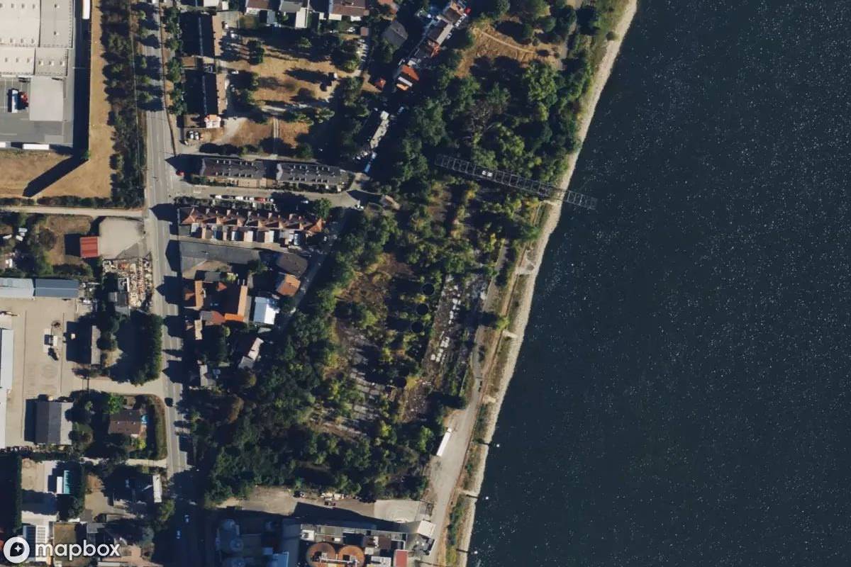 Satellietbeeld vanuit de lucht van Industriebrache, een verlaten Industrieel terrein in Worms, Duitsland