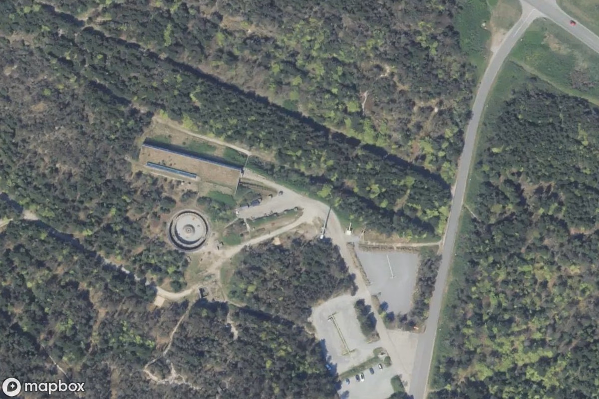 Satellittbilde fra luften av Bunkermuseum, et forlatt Museum i Hanstholm, Danmark