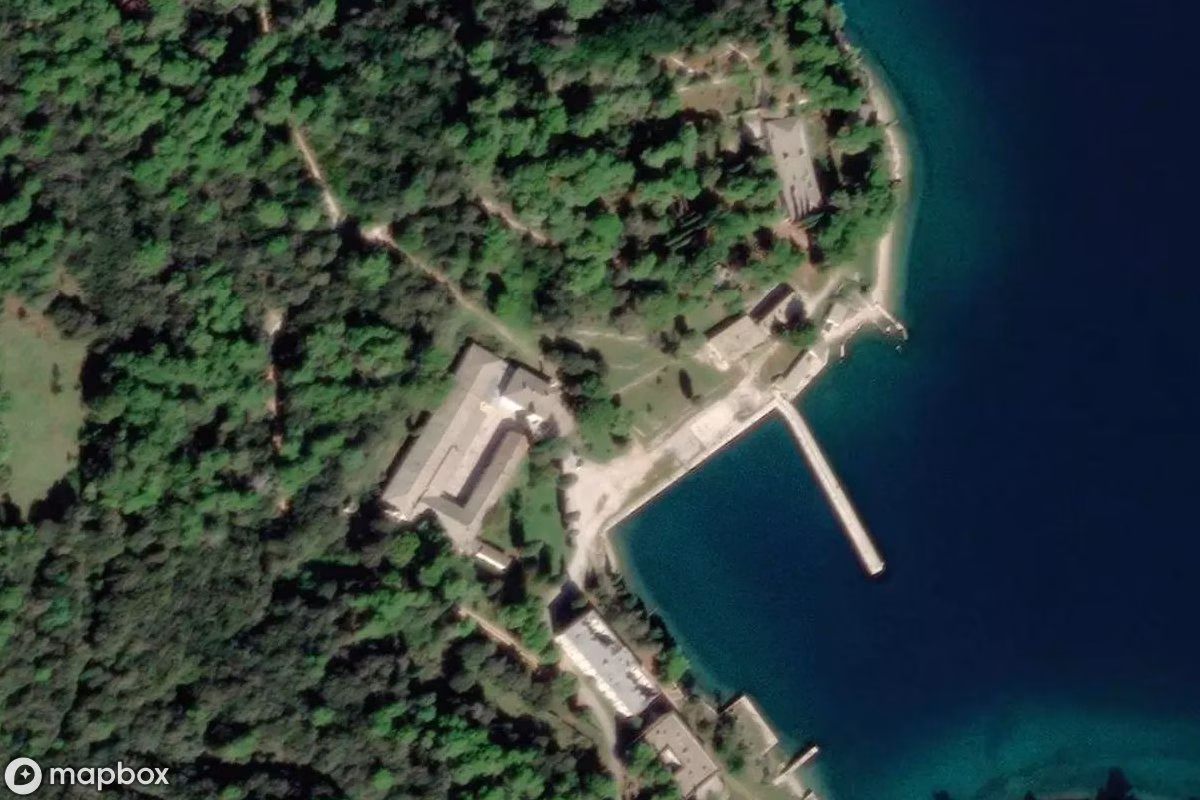 Satelitní letecký pohled na Obalna bitnica Fisella, opuštěné  v Grad Pula, Chorvatsko