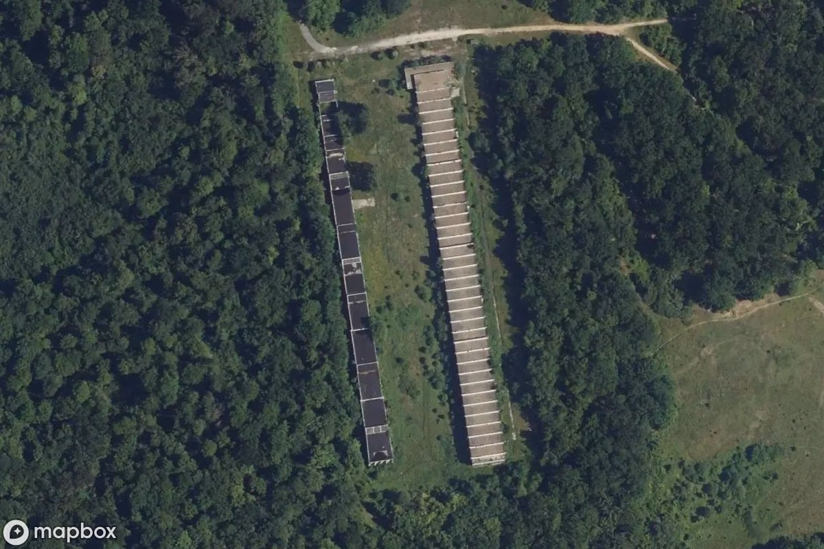Satellitenansicht von Schießplatz, eine verlassene Militär in Compiègne, Frankreich