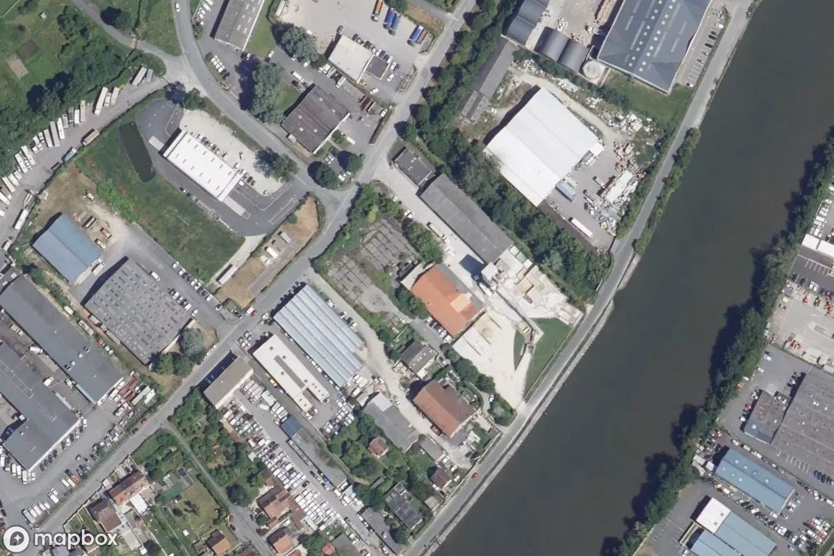 Aerial satellite view of Disco DAbord, an abandoned Nightclub in Nogent-sur-Oise, France