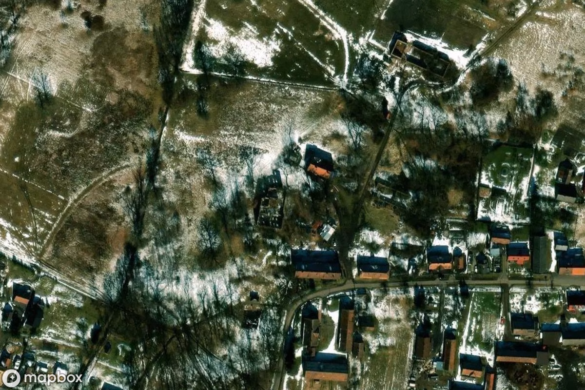 Satellitenansicht von Dwór w Rudzinach, eine verlassene  in Rudziny, Polen