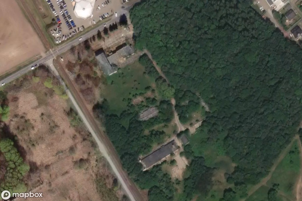 Műholdas légi felvétel Firma helyszínről, egy elhagyatott  itt: Bergen auf Rügen, Németország