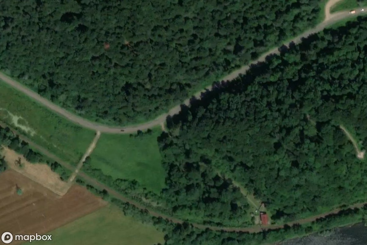 Satelitní letecký pohled na Bunker, opuštěné Bunkr v Załuż, Polsko