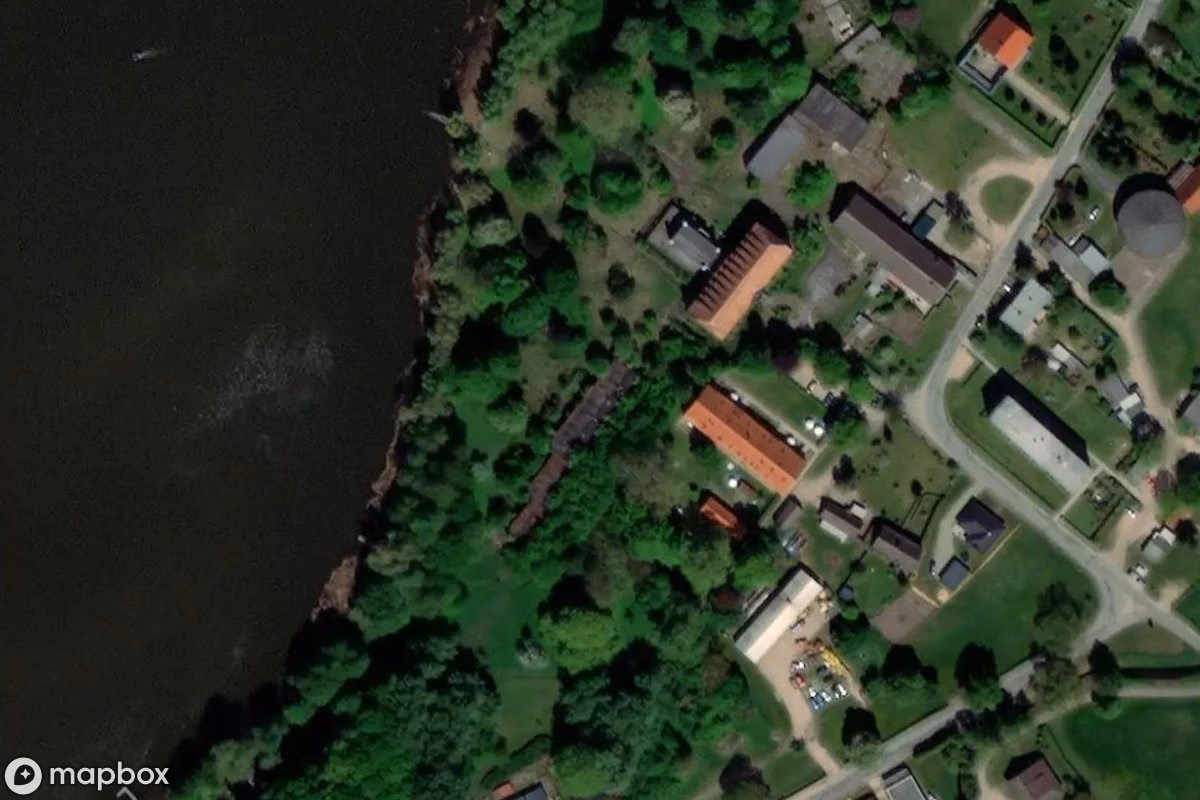 Satelitní letecký pohled na FDGB Heim, opuštěné Hotel v Fincken, Německo